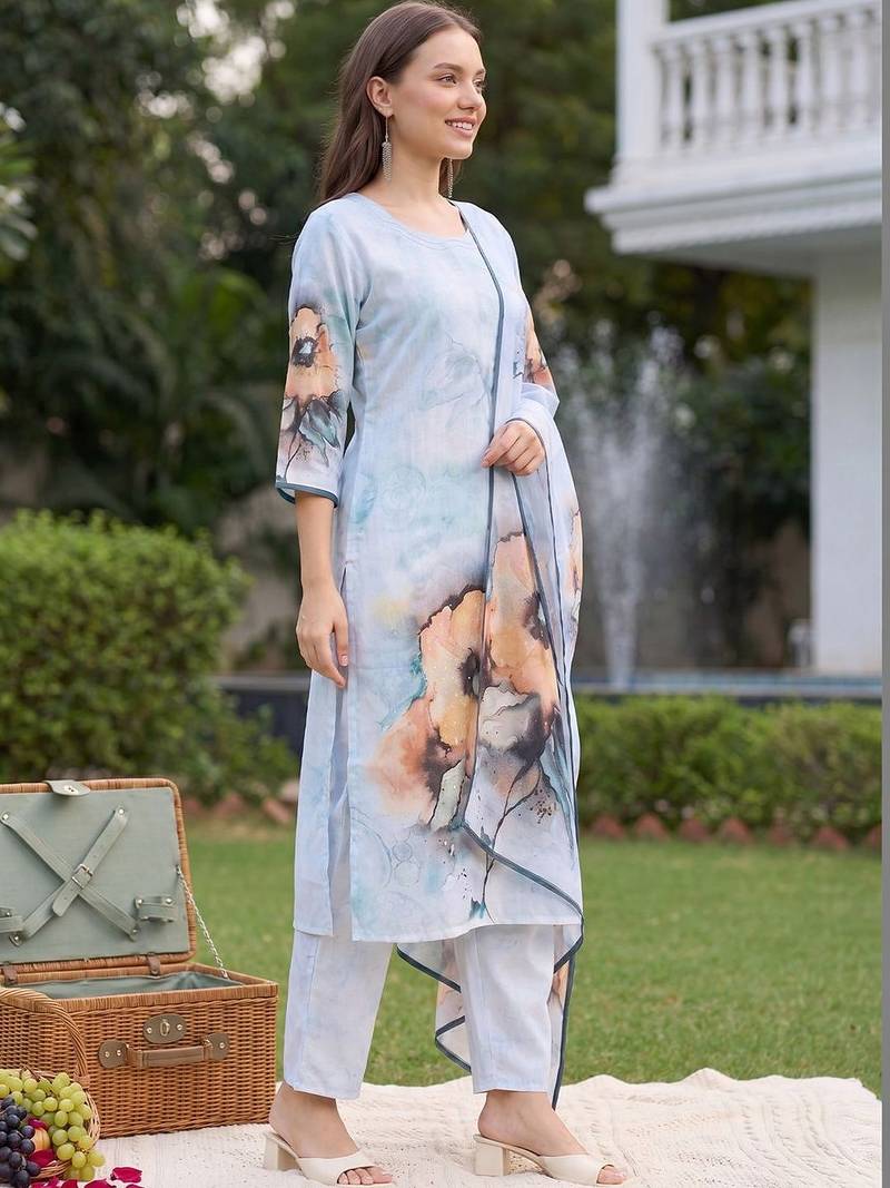 Women Floral Printed Regular Chanderi Silk Kurta with Trousers & With Dupatta