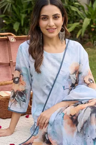 Women Floral Printed Regular Chanderi Silk Kurta with Trousers & With Dupatta