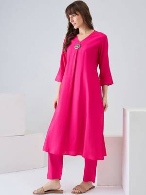 Women Regular Liva Kurta with Trousers 5