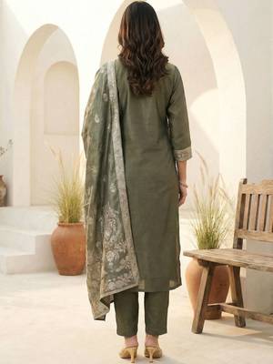 Women Ethnic Motifs Regular Thread Work Kurta with Trousers & With Dupatta 3