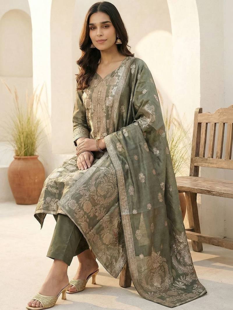 Women Ethnic Motifs Regular Thread Work Kurta with Trousers & With Dupatta