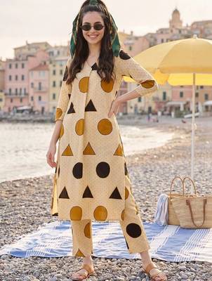 Women Printed Regular Pure Cotton Kurta with Trousers 6