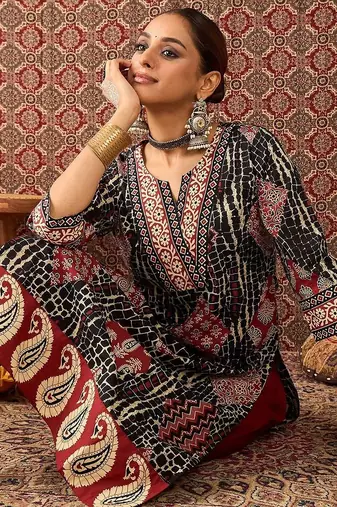 Women Ethnic Motifs Printed Regular Pure Cotton Kurta with Trousers