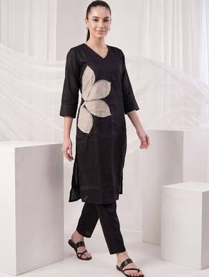 Women Ethnic Motifs Regular Kurta with Trousers 1