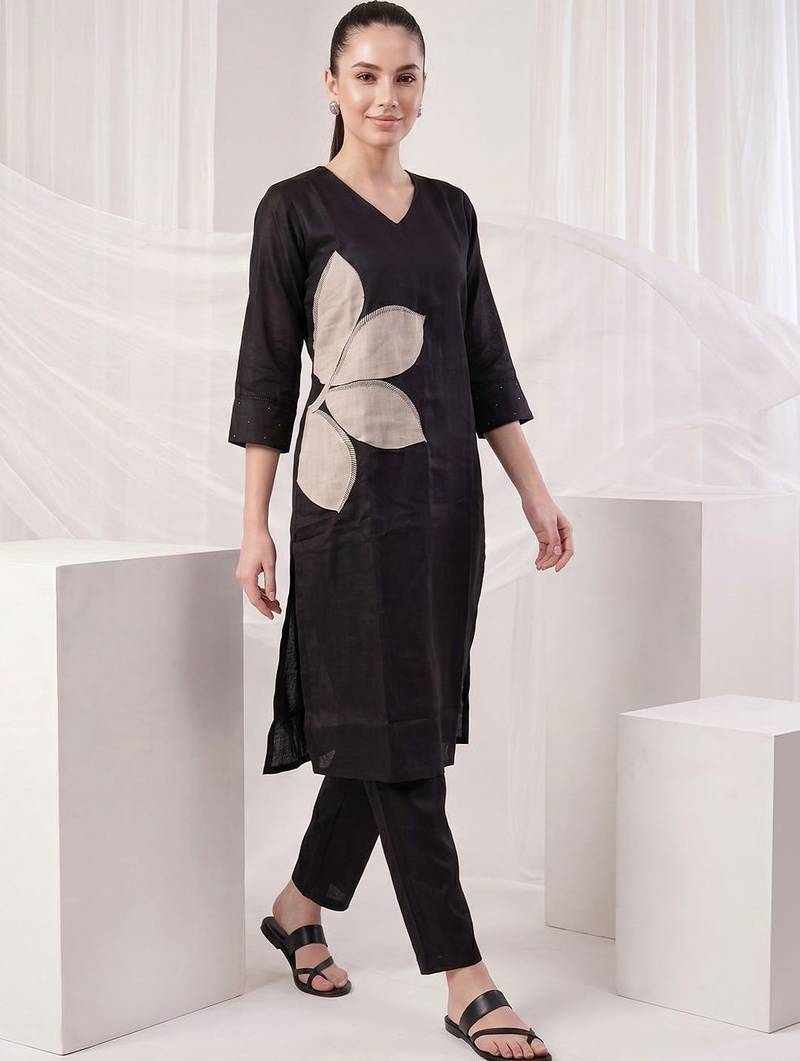 Women Ethnic Motifs Regular Kurta with Trousers