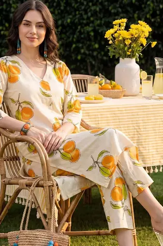 Women Floral Printed Regular Pure Cotton Kurta with Trousers