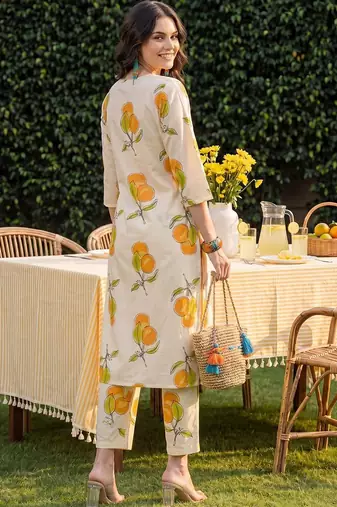 Women Floral Printed Regular Pure Cotton Kurta with Trousers