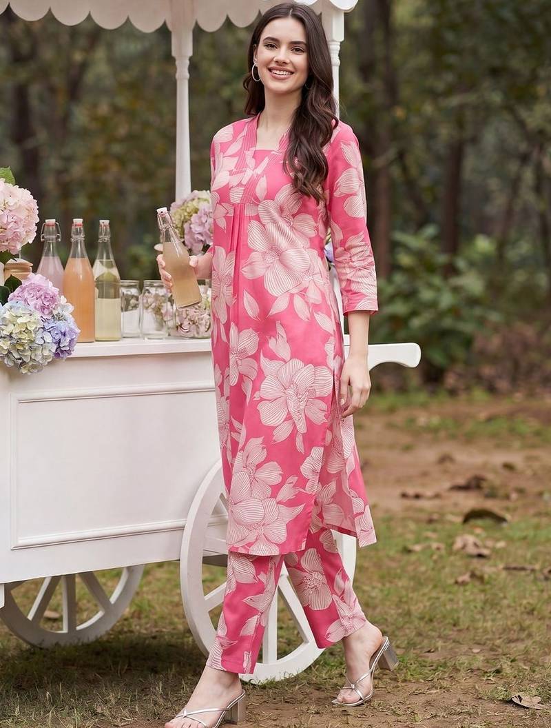 Women Floral Printed Regular Kurta with Trousers