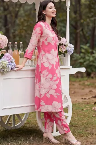 Women Floral Printed Regular Kurta with Trousers
