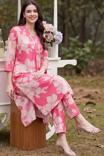 Women Floral Printed Regular Kurta with Trousers