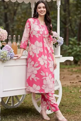 Women Floral Printed Regular Kurta with Trousers