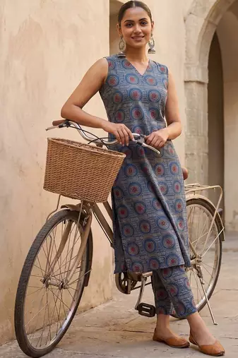 Women Printed Regular Pure Cotton Kurta with Trousers