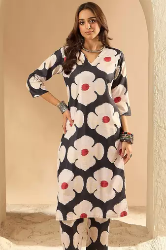 Women Floral Printed Regular Kurta with Trousers