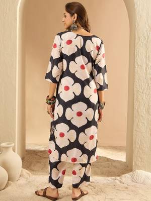 Women Floral Printed Regular Kurta with Trousers 5