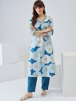 Women Floral Printed Regular Pure Cotton Kurta with Trousers 1