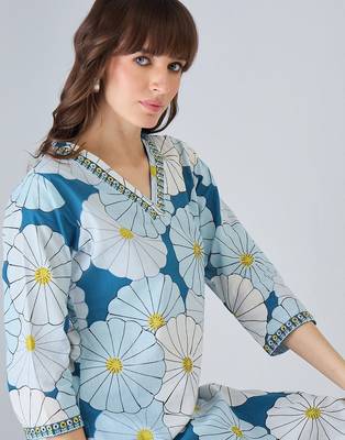Women Floral Printed Regular Pure Cotton Kurta with Trousers 4