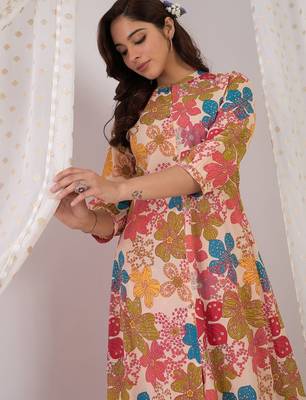 Women Floral Printed Regular Pure Cotton Kurta with Trousers 1
