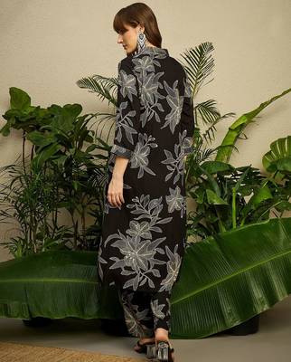 Women Black Viscose Rayon Floral Printed Regular Kurta with Trousers Set 4