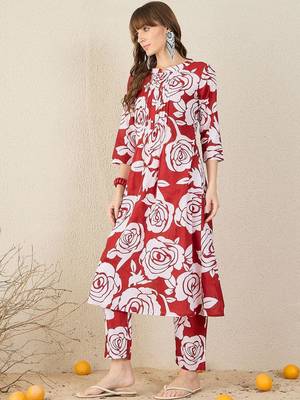 Women Floral Printed Pleated Pure Cotton Kurta with Trousers 2