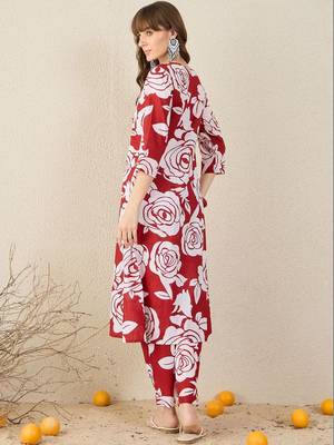 Women Floral Printed Pleated Pure Cotton Kurta with Trousers 5
