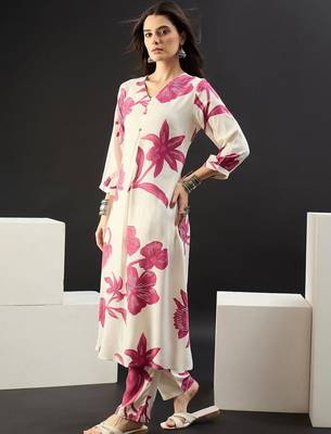 Women Floral Printed Regular Kurta with Trousers 3