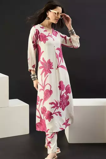 Women Floral Printed Regular Kurta with Trousers