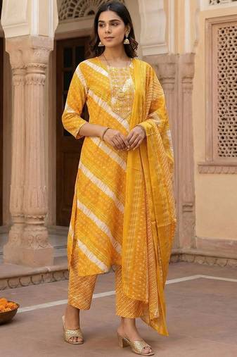 Women Leheriya Printed Regular Thread Work Kurta with Trousers & With Dupatta