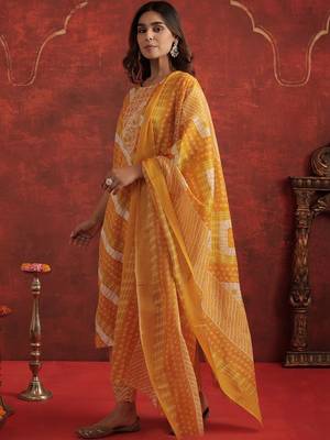 Women Leheriya Printed Regular Thread Work Kurta with Trousers & With Dupatta 4