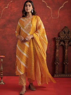 Women Leheriya Printed Regular Thread Work Kurta with Trousers & With Dupatta 7