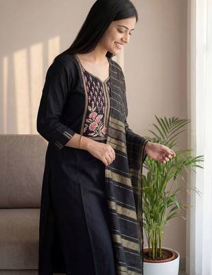 Floral Embroidered Regular Thread Work Pure Cotton Kurta with Palazzos & Dupatta 2