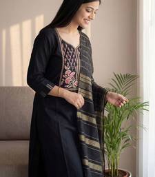 Floral Embroidered Regular Thread Work Pure Cotton Kurta with Palazzos & Dupatta