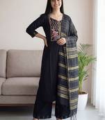 Floral Embroidered Regular Thread Work Pure Cotton Kurta with Palazzos & Dupatta