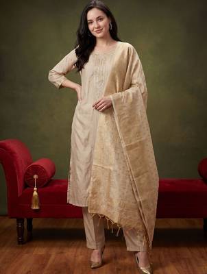 Women Ethnic Motifs Embroidered Regular Thread Work Kurta with Trousers & With Dupatta 5