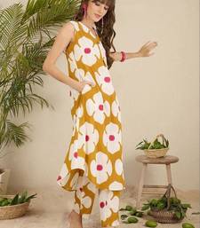 Women Floral Printed Regular Pure Cotton Kurta with Trousers