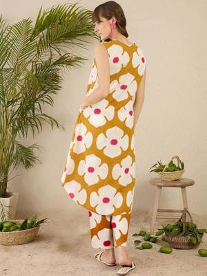 Women Floral Printed Regular Pure Cotton Kurta with Trousers 5