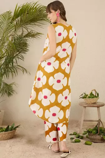 Women Floral Printed Regular Pure Cotton Kurta with Trousers
