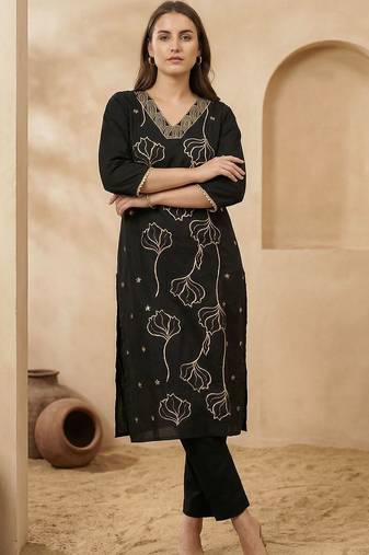 Women Floral Embroidered Regular Thread Work Kurta with Trousers