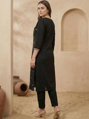 Women Floral Embroidered Regular Thread Work Kurta with Trousers 2