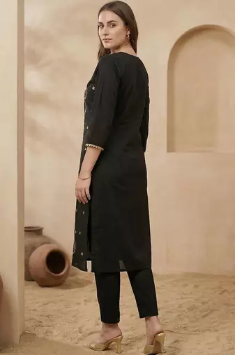 Women Floral Embroidered Regular Thread Work Kurta with Trousers