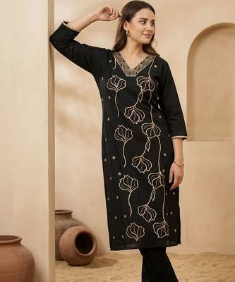Women Floral Embroidered Regular Thread Work Kurta with Trousers 6