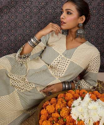 Women Printed Regular Pure Cotton Kurta with Trousers 5