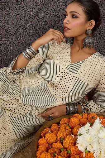 Women Printed Regular Pure Cotton Kurta with Trousers