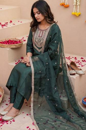 Women Ethnic Motifs Embroidered Regular Thread Work Liva Kurta with Trousers & With Dupatta