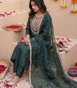 Women Ethnic Motifs Embroidered Regular Thread Work Liva Kurta with Trousers & With Dupatta