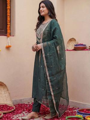 Women Ethnic Motifs Embroidered Regular Thread Work Liva Kurta with Trousers & With Dupatta 3
