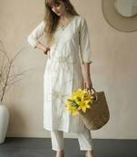 Women Floral Embroidered Regular Thread Work Kurta with Trousers