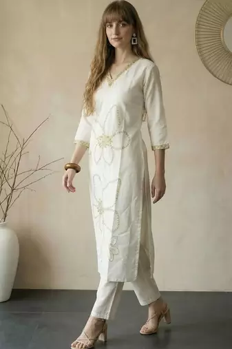 Women Floral Embroidered Regular Thread Work Kurta with Trousers