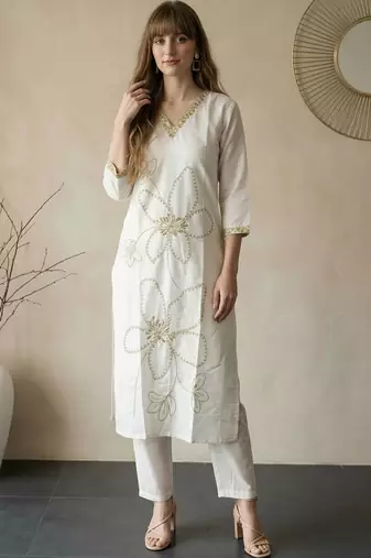 Women Floral Embroidered Regular Thread Work Kurta with Trousers
