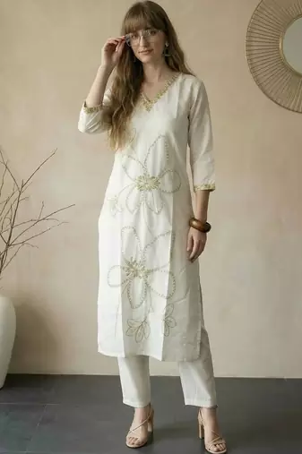 Women Floral Embroidered Regular Thread Work Kurta with Trousers