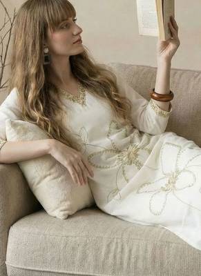 Women Floral Embroidered Regular Thread Work Kurta with Trousers 7